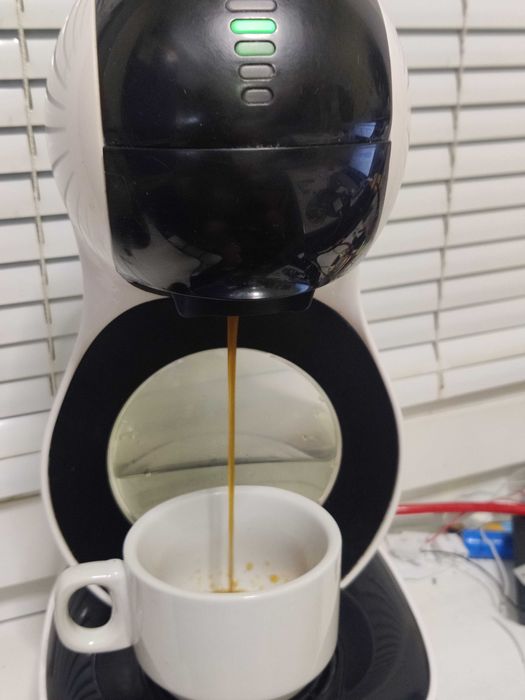 Капсульна кавоварка Dolce Gusto б/у в чудовому робочому стані.