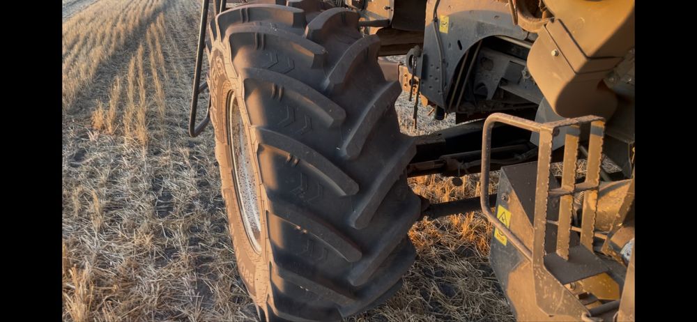 Комбайн зернозбиральний NEW HOLLAND CR9080