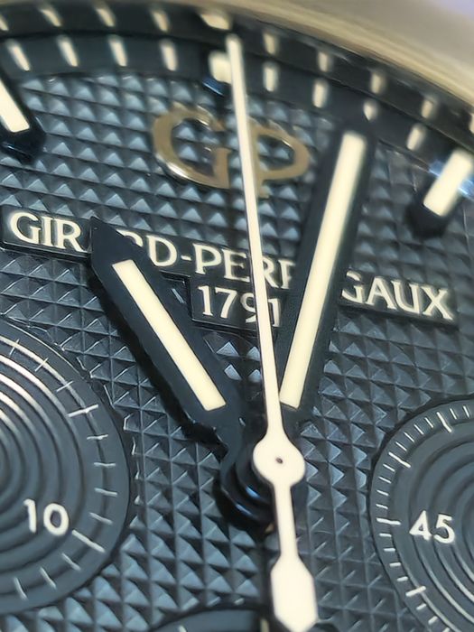Часы годинник Girard Perregaux Laureato Chronograph
