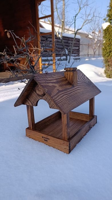 Годівничка для птахів.