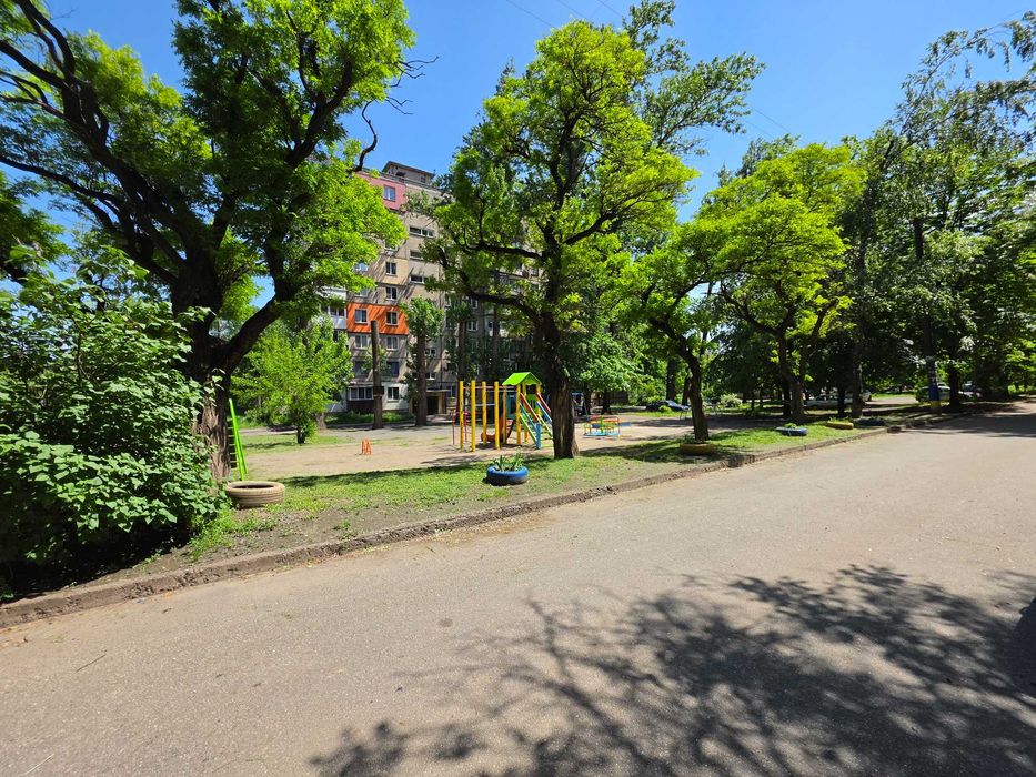 Продаётся трёхкомнатная квартира по улице Дорошенко, рядом парк
