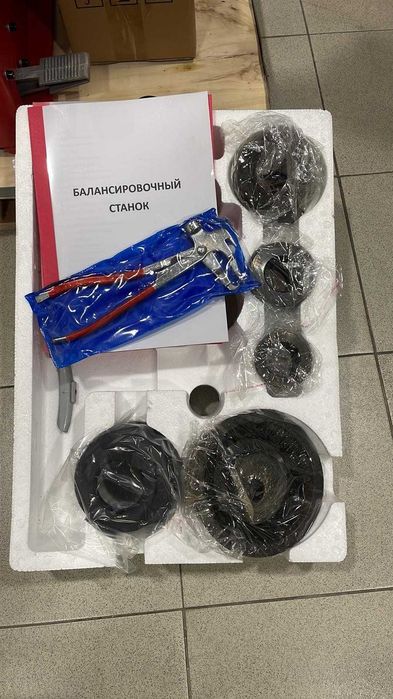 Балансувальний станок шиномонтажне обладнання під ключ Bright