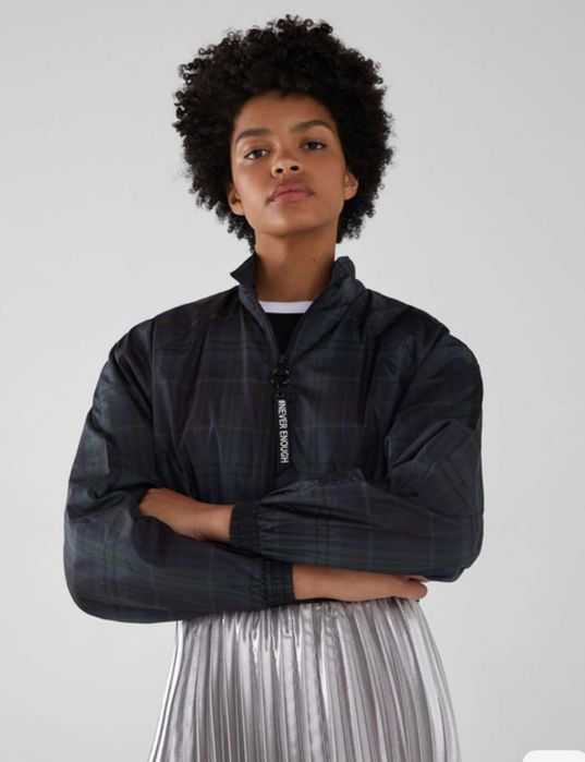 Вітрівка Bershka колір синій зелений