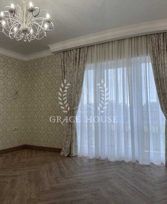 Новий котедж на БЕРЕЗІ ОЗЕРА з РЕМОНТОМ, з охороною у КМ. с. Романків