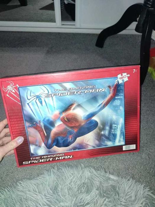 Puzzle Spider-Man marki Clementoni. Od 7 roku życia. 180 elementów