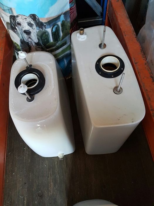 Various sanitary ware items, toilets, columns, and flush tanks.64310008521475121