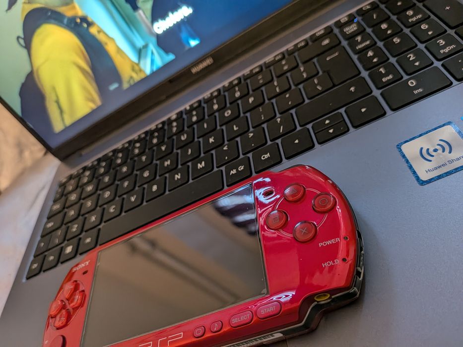 PSP 3000 Japan Edition Radiant Red