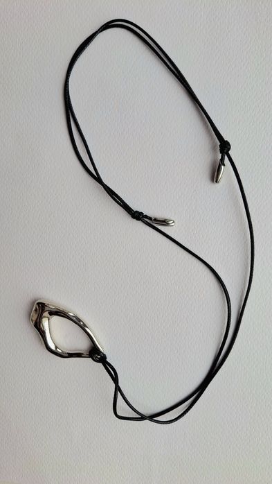 Стильні кулони. Довжина шнурочка регулюється