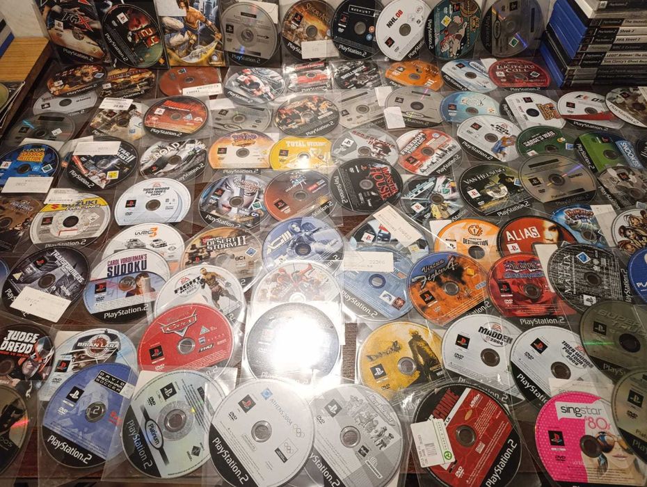 Same płyty do gier ps2 plus okładki i książeczki