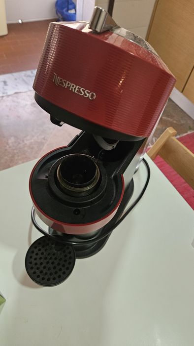 Máquina de Café (Cápsula Vertuo)