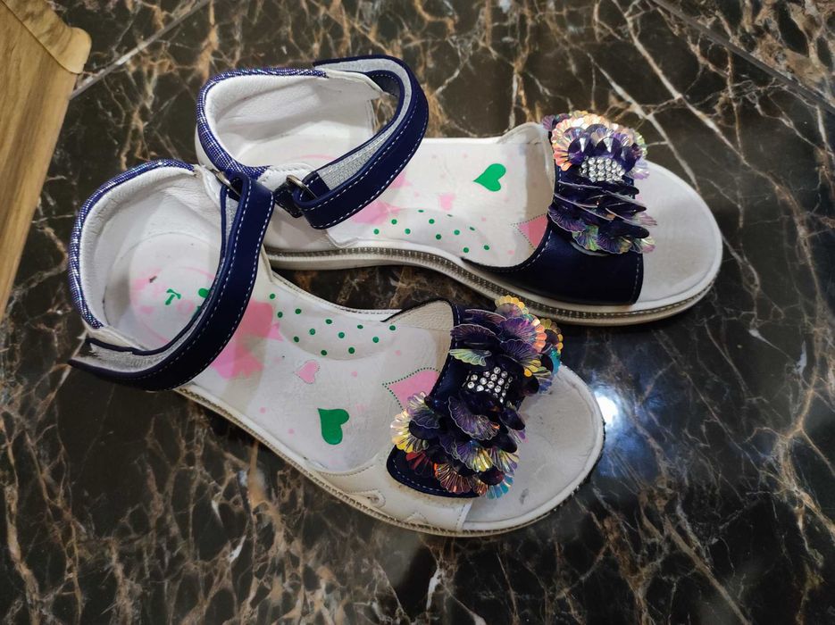 сандалі, Кросівки для дівчинки.