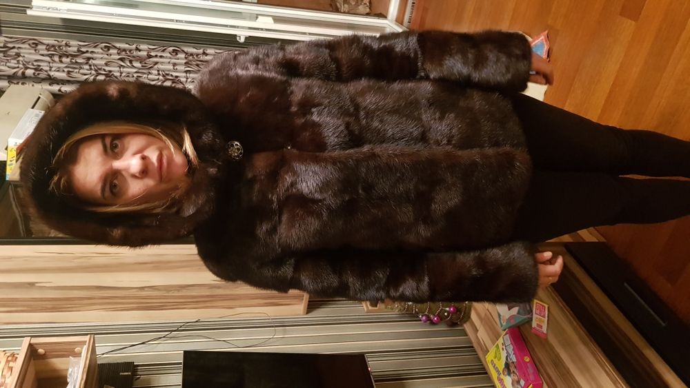 Норковая шуба коричневого цвета