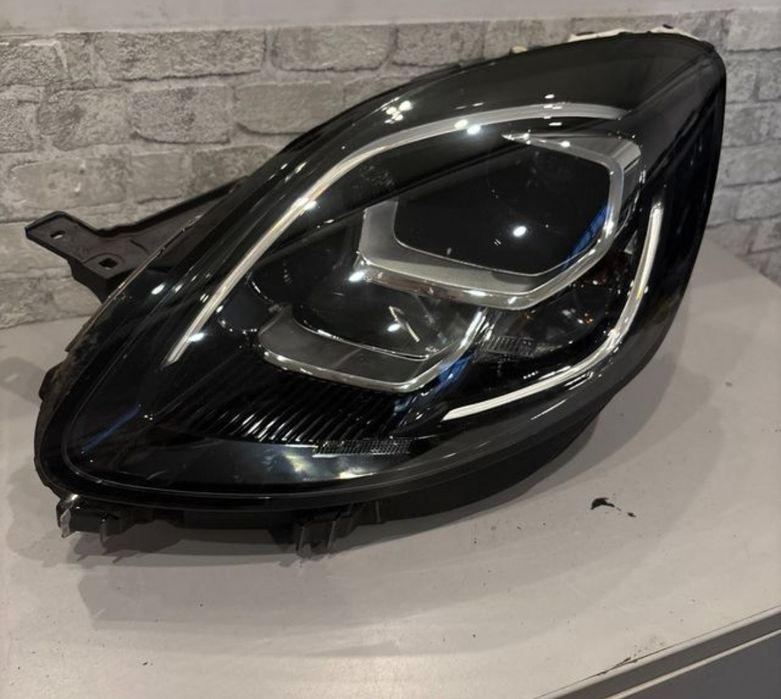 Farol esquerdo Ford puma