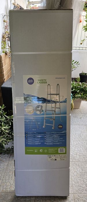 Escada de Piscina GRE