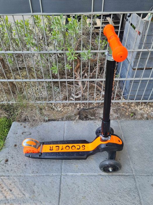 Świecącą hulajnoga Scooter Magic jak nowa