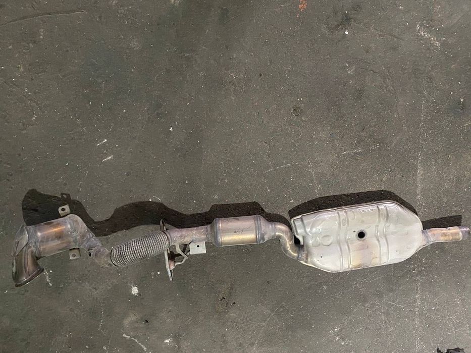Труба ОГ з нейтралізатором та переднім глушником VW Tiguan 2