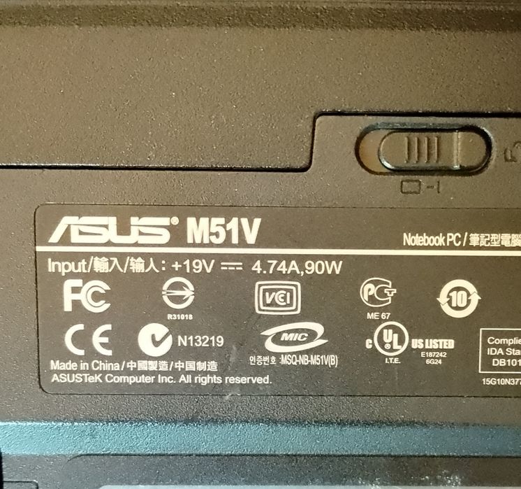 Computadores Toshiba e ASUS