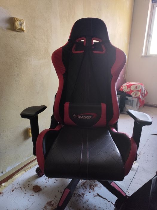Cadeira gamer preta e rosa