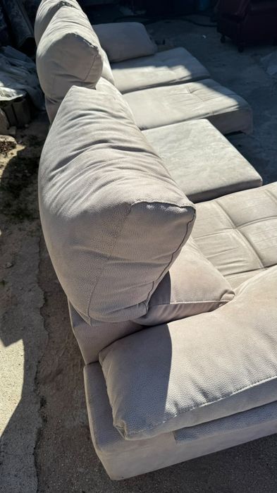 Sofá Chaiselongue Canto em Tecido Bege / Cinza Claro (Com Assentos Extensíveis)