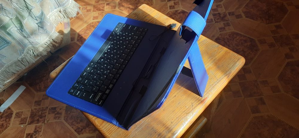 Чохол для планшета с клавіатурою 10" дюймів.