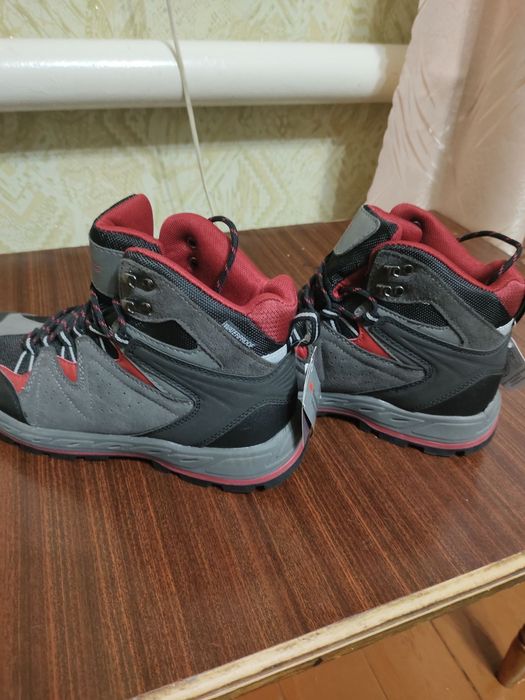 Трекенгові черевики