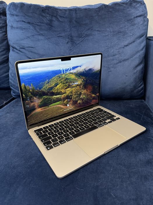 MacBook Air 13″ (M2, 8 GB, 256 GB)