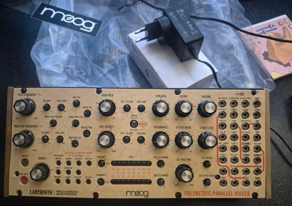 Moog Labyrinth сінтезатор