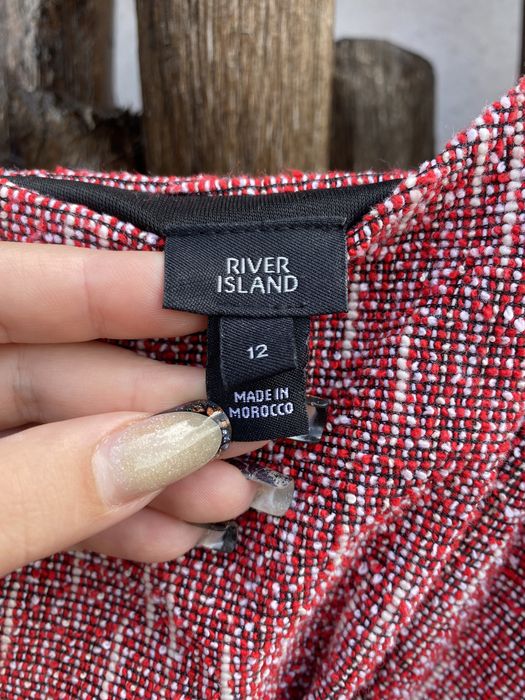 Червона сукня