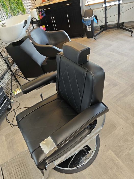 Fotele barberskie uzywane w bardzo dobrym stanie