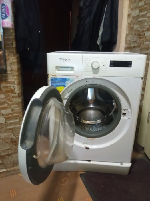 Продам пральну машину на запчастини  Whirpool FWSF61053W UA