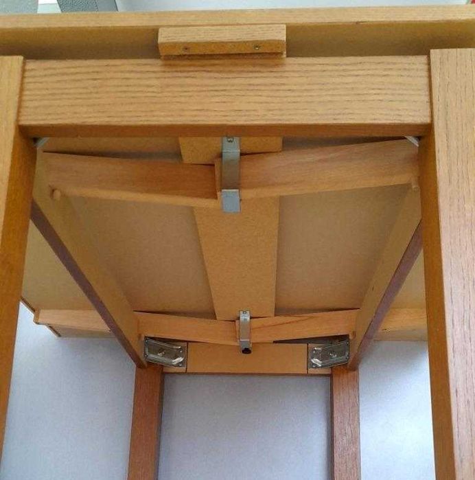 Mesa 'Bjursta' (em carvalho)