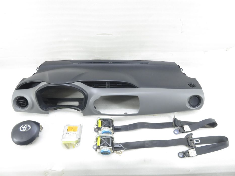 Deska Toyota Yaris III (p13)