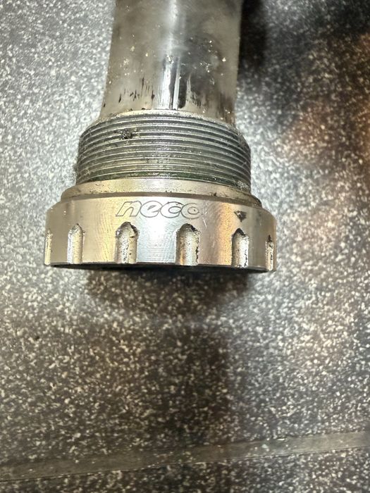 Wkład suportu Neco BB401 BSA Shimano Hollowtech II