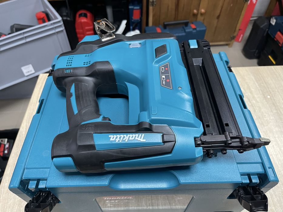 Makita DBN500 / акумуляторний фінішний нейлер Макіта