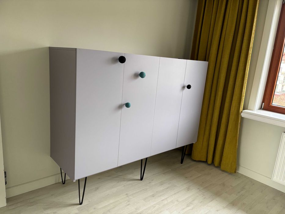 wolnostojąca szafa ubraniowa