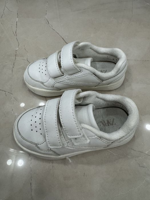 Дитячі кросівки Zara