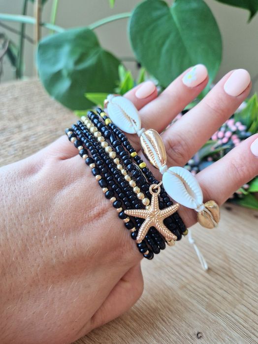 Zestaw bransoletek na rękę czarne złote muszelki koraliki