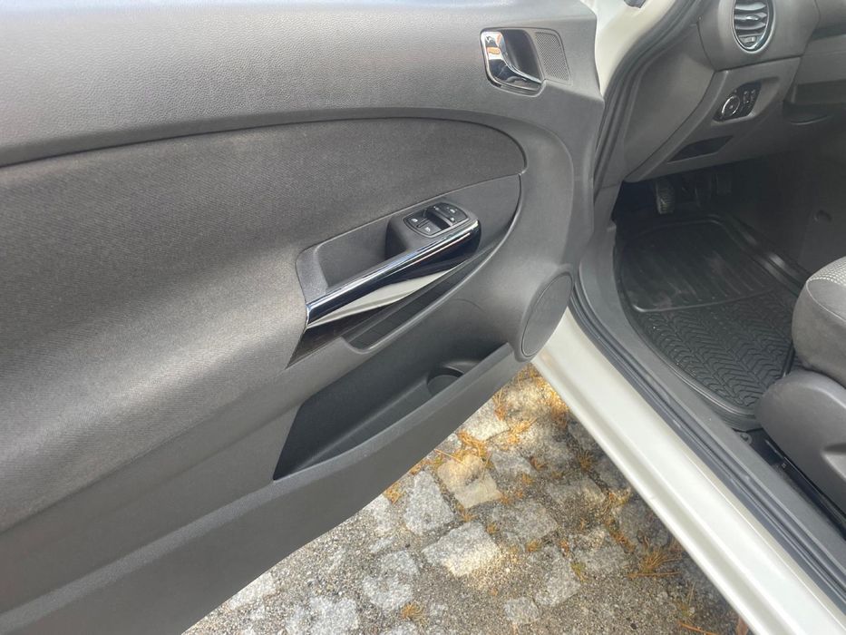 Corsa D cdti  carrinha anda todos os dias