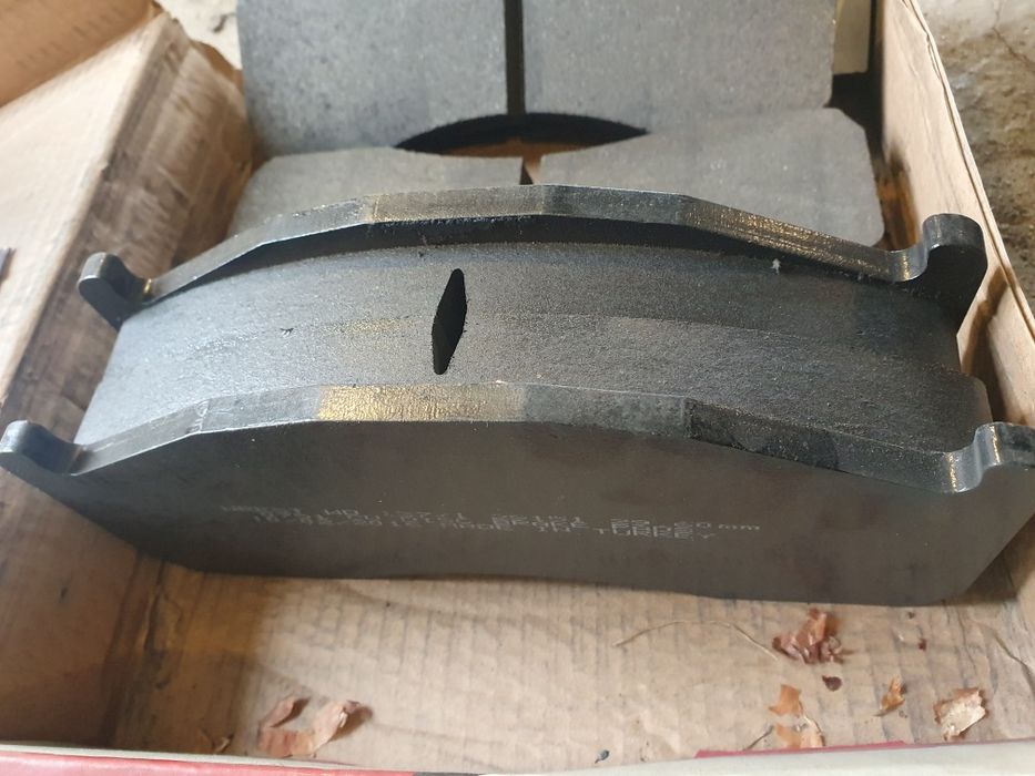 Передние тормозные колодки Volvo FL