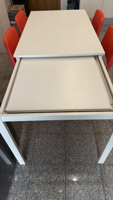 Mesa ikea Refeicao extenssivel  + 4 cadeiras