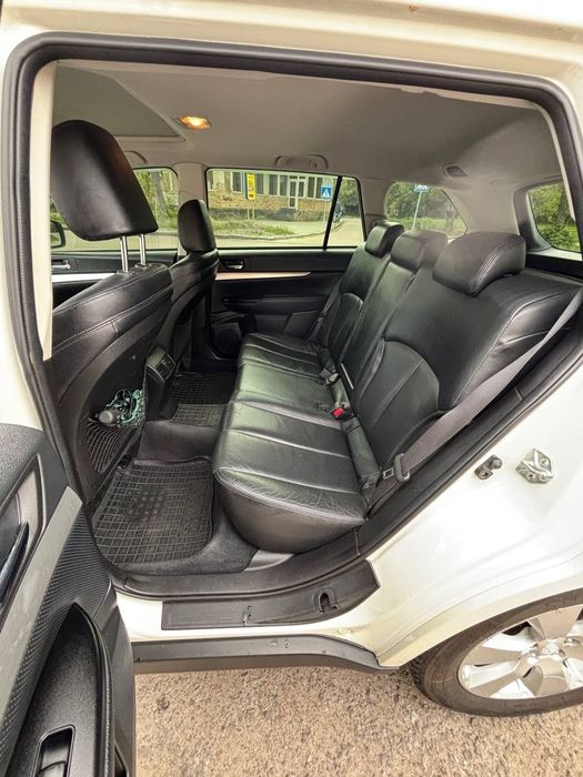 Продам субару аутбек 2012 р.в. 2.5 г/б