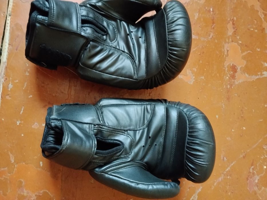 Боксерские перчатки 10 унций