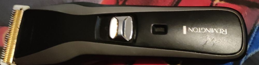 Vendo duas máquinas de cortar cabelo praticamente novas por 15€