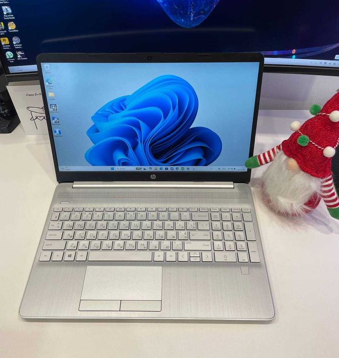 HP 15-dw3058cl Intel i5-1135G7 8 GB RAM 256 GB intel iris xe graphics