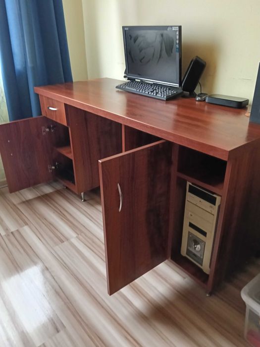 Biurko komputerowe – solidne, w bardzo dobrym stanie