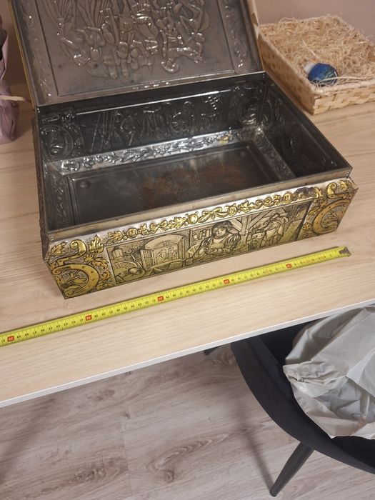 Stara puszka po ciastkach piękna