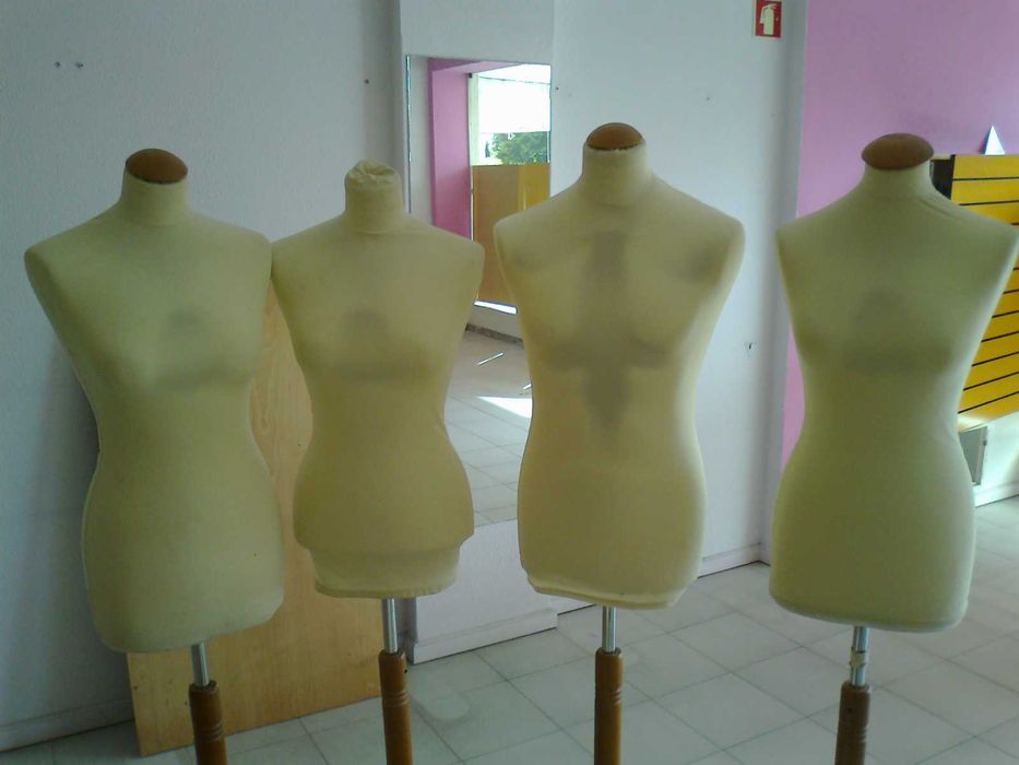8 manequins- loja de vestuario