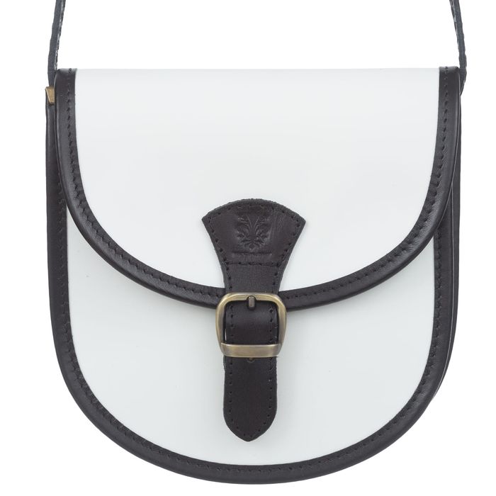 VERA PELLE torebka damska skórzana listonoszka z paskiem V607 biała