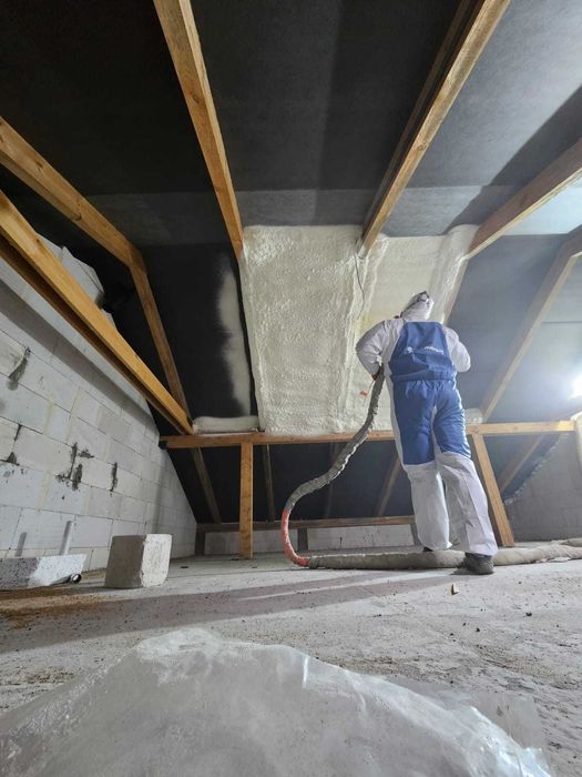 Ocieplanie piana PUR otwartokomórkową poddaszy, stropów, hal. Opolskie