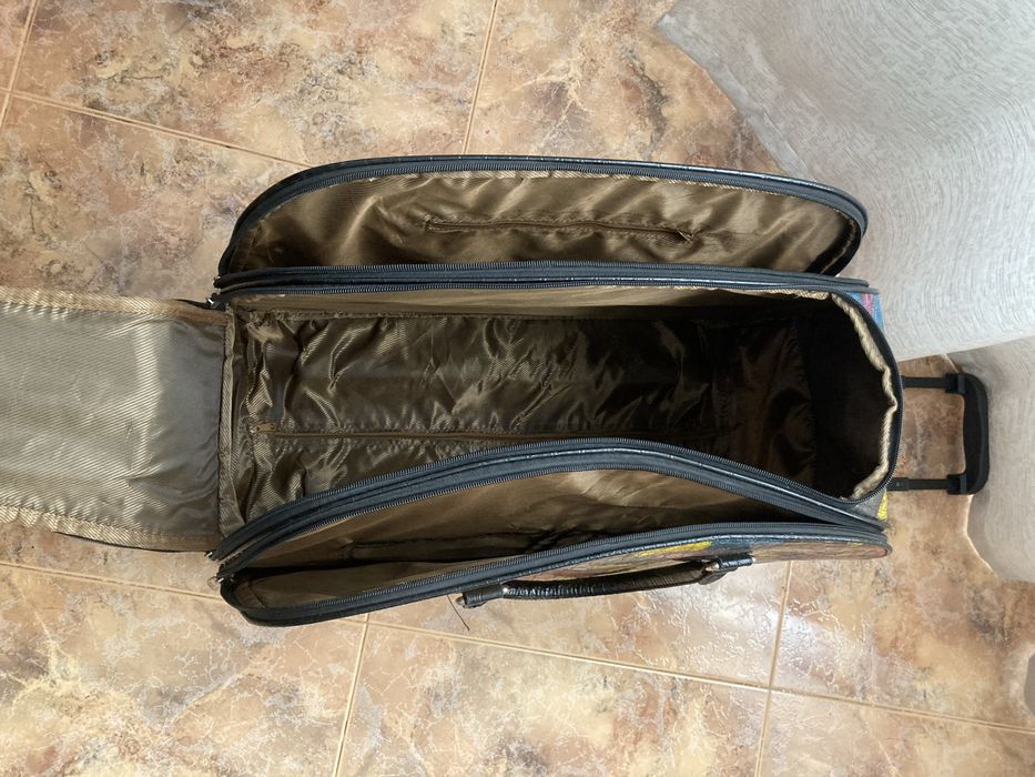 Mala de viagem de cabine em bom estado